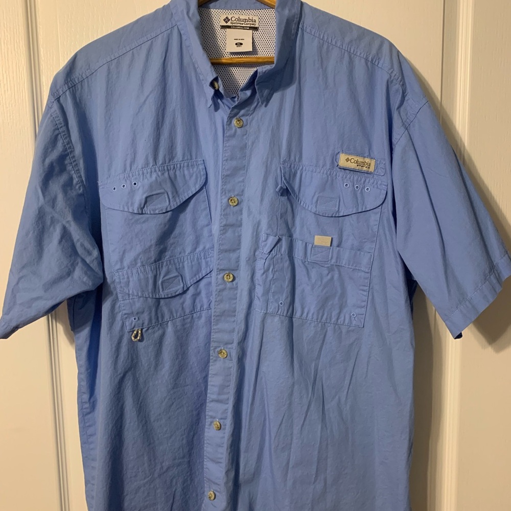 Columbia Men's Light Blue Casual Button Down Shirt